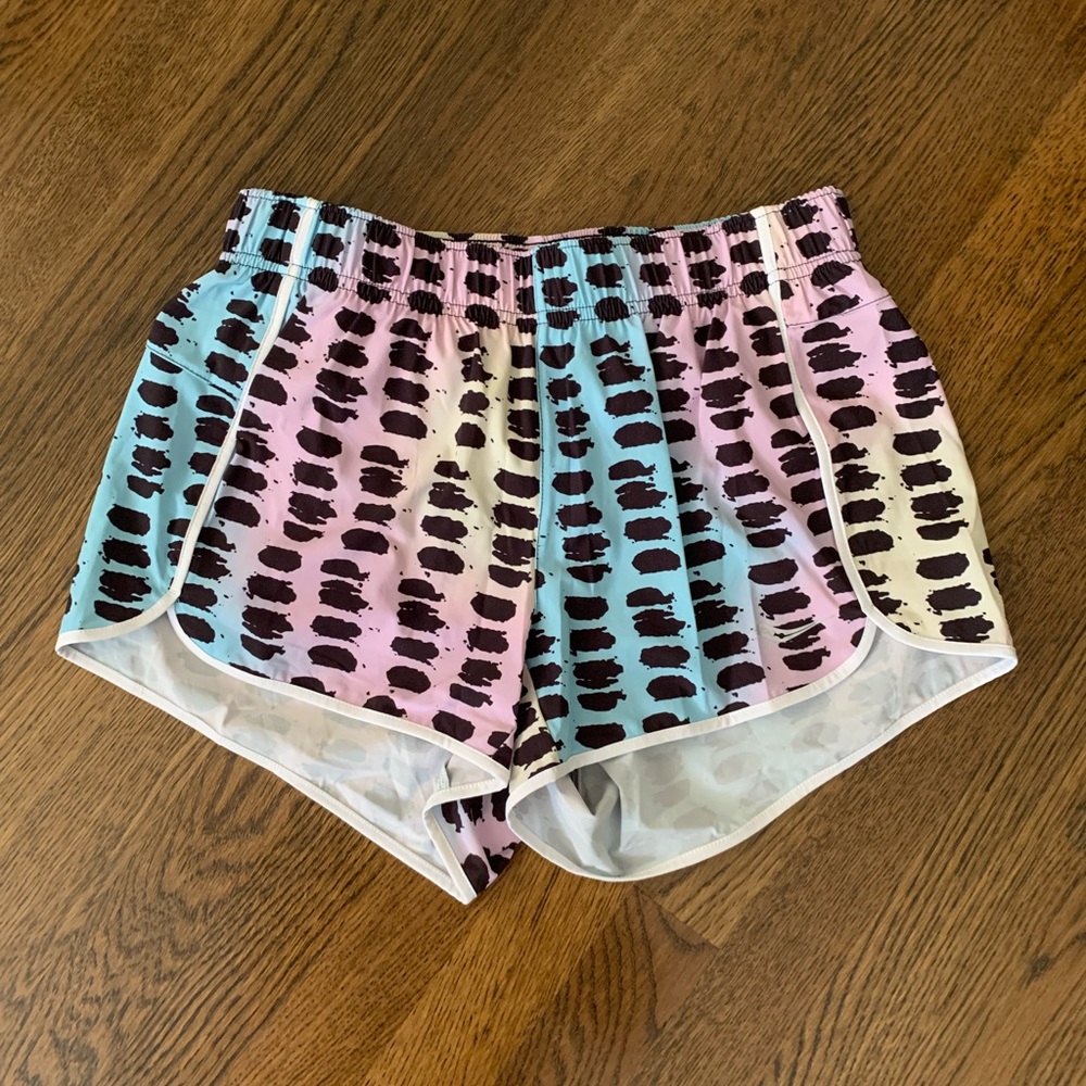 Saucony shorts with a fun pattern, Size S
